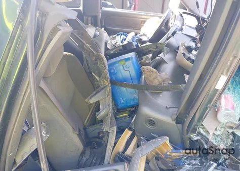 2004 Chevrolet Silverado 1500 Z71 from USA, damaged, VIN 1GCEK19T84E256043